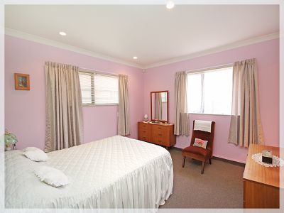 93A Queen Street West, Levin