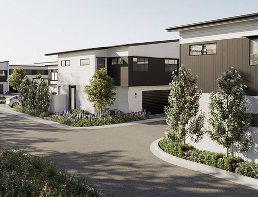 Carina Luxury Townhouse