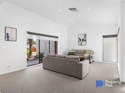 6 Peppertree Grove, Strathdale