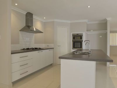 14 Liriope Parkway, Sinagra