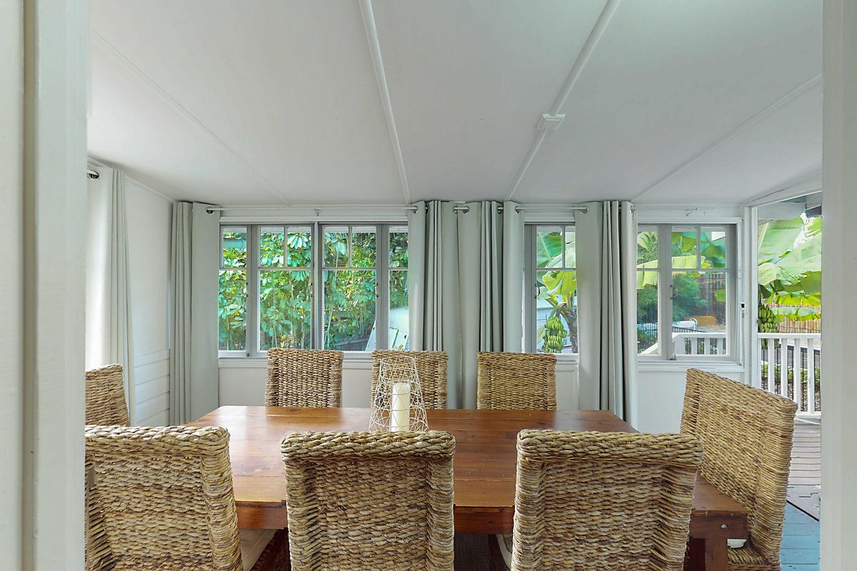 2 Lake View Dr, Tewantin