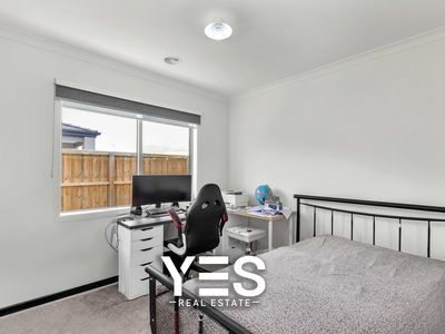 8 Ficus Way, Officer