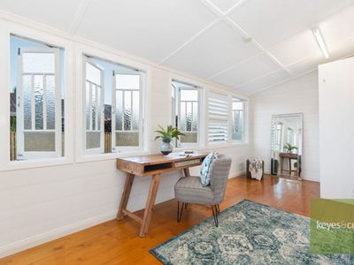12 Vaughn Street, West End