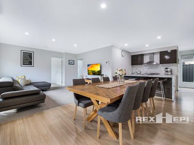 8 Camolina Way, Clyde North