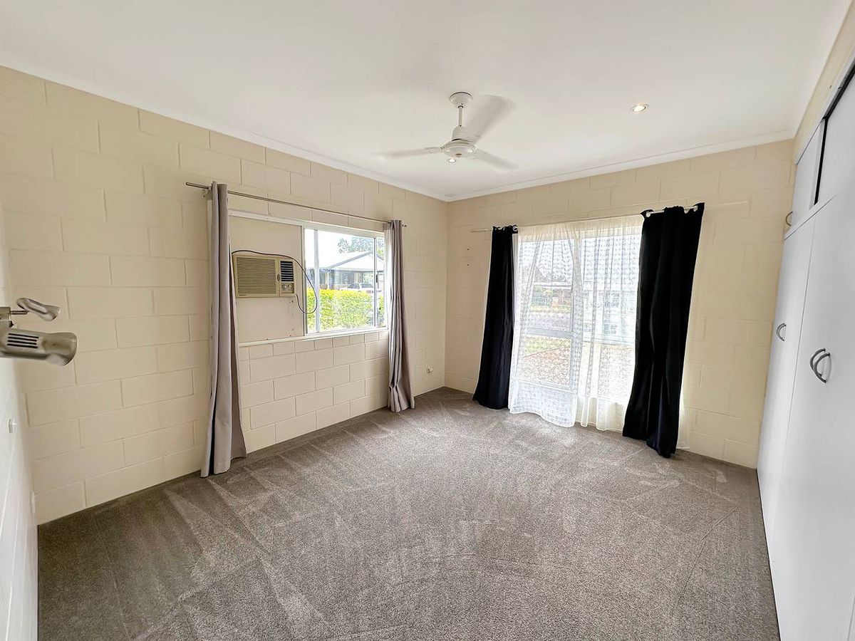 8 LARKIN CLOSE, Atherton