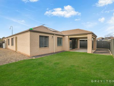 35 Streeton Avenue, Caroline Springs