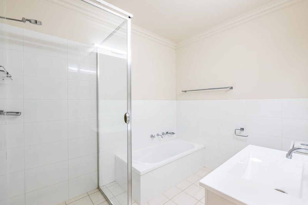2 / 12 Jennie Cox Close, Erina