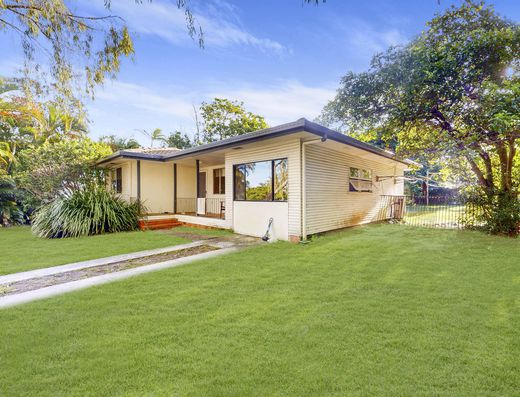 Water Views from the Block, Exceptional Shed Space & Endless Potential image 3