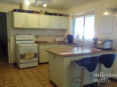 1132 Yanagin Place, Tom Price