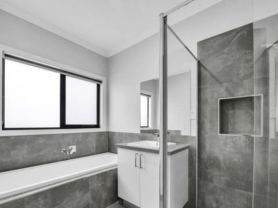 109 Holyoake Parade, Manor Lakes