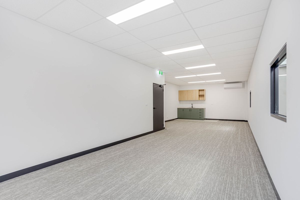 8 & 17 / 144 Hall Street, Spotswood