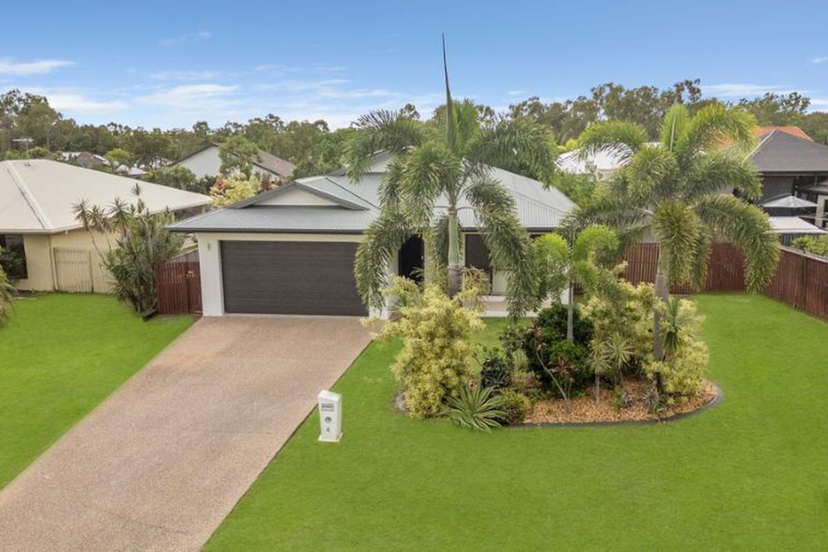 Coastal Family Living with Poolside Entertaining