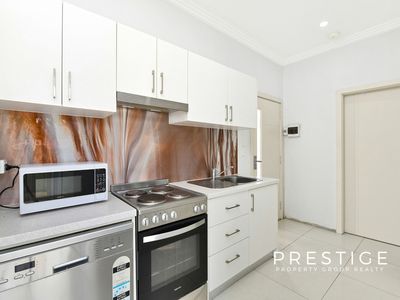 1 / 27 Loftus, Turrella