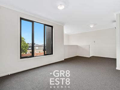 2 / 18 Bayview Rd, Officer