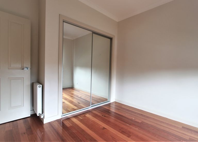1 / 52 Mount Street, Glen Waverley