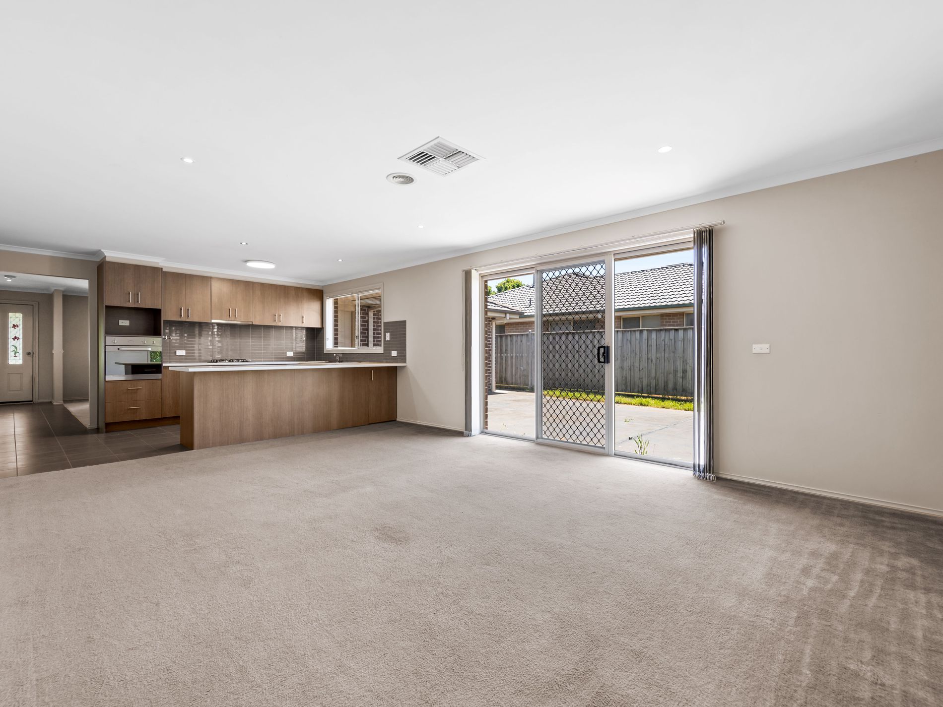 4 Dan Morgan Drive, Cranbourne East