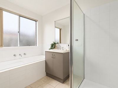 1 Seaspray Ct, Hastings