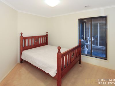 16 Burnett Street, Horsham