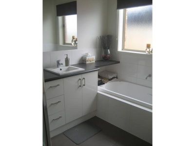 25 Moss Road, Leopold