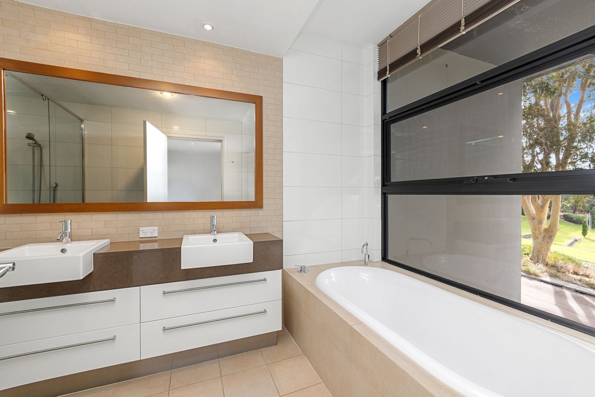 18 Lupin Hill Grove, Nedlands