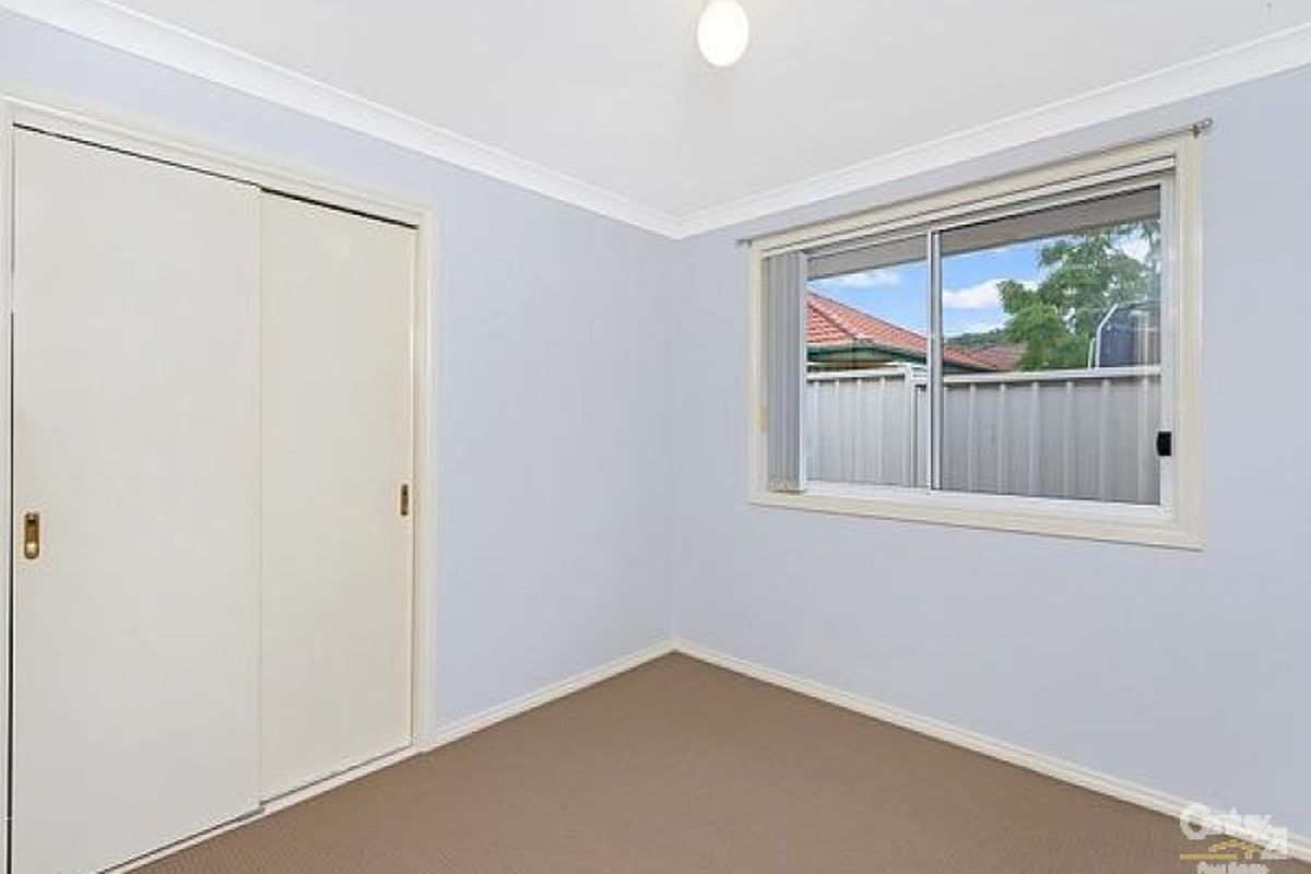 2 / 17 Gladys Manley Avenue, Kincumber