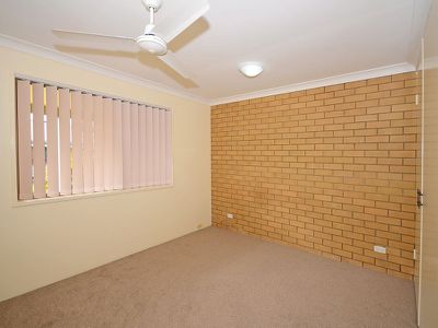 2 / 85 Miller Street, Urangan