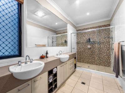 2 Letitia Close, Wakerley