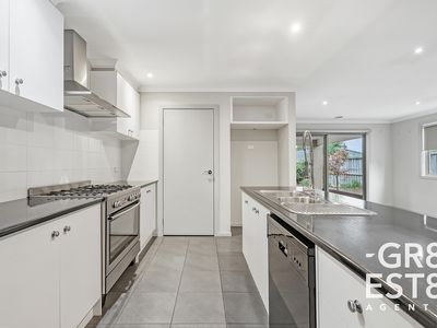 7 HAYTON PARK BOULEVARD, Cranbourne West