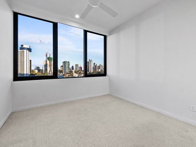 1007 / 15 Cannes Avenue, Surfers Paradise