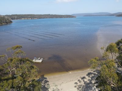 100 Cockle Creek Road, Recherche