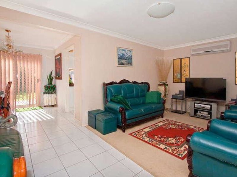 11B Woodcroft Drive, Woodcroft