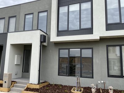 8 Rodway Walk, Tarneit