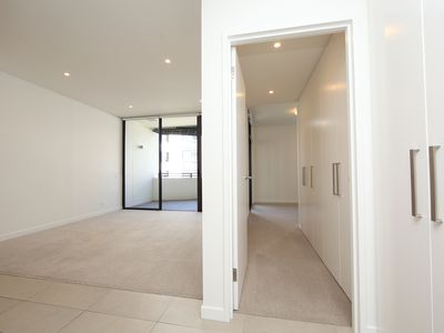 7402 / 2 Cullen Close, Forest Lodge