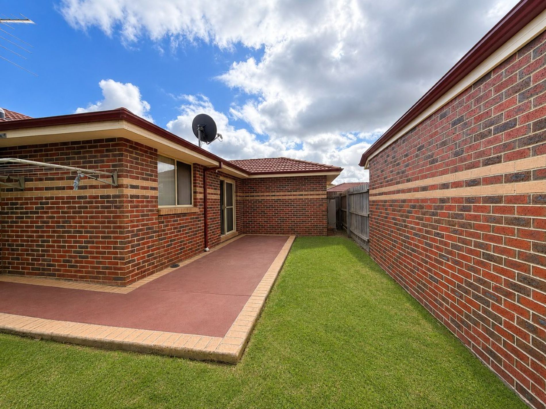 2 / 96 Thames Boulevard, Werribee