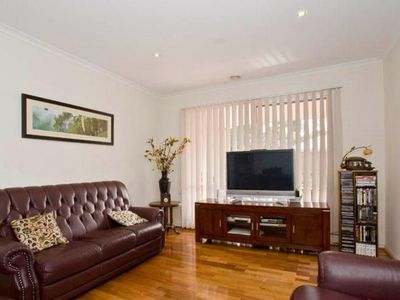 2 / 10 May Street, Doncaster East