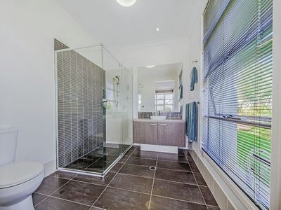 18 Clive Road, Birkdale