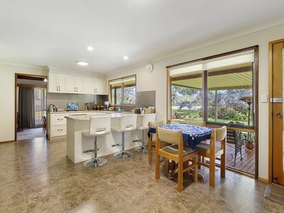2 Kerris Cct, Seymour