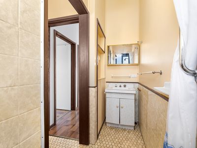 28 Sunset Boulevard, Kianga