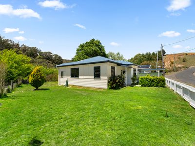 8 Foxlow Street, Captains Flat