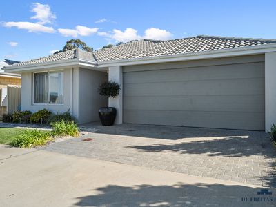 57 Warburton Trail, Lakelands