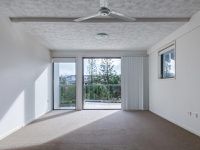 27 / 10 Grand Parade, Kawana Island