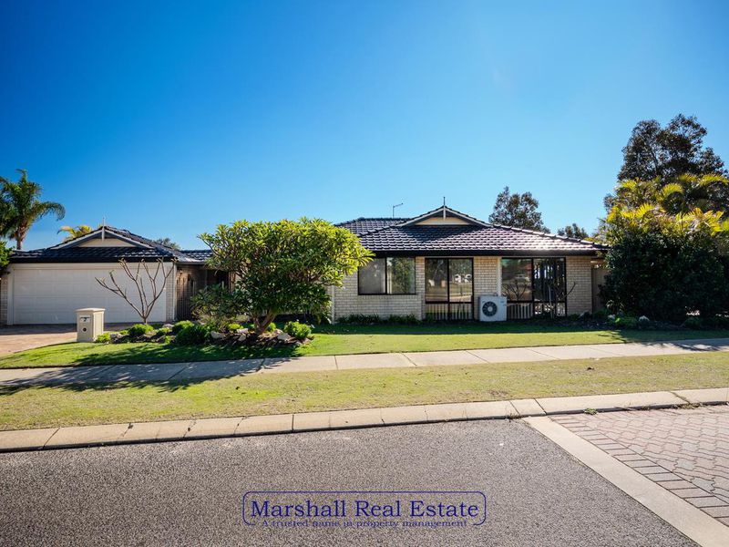 2 Roxburgh Cir, Kinross