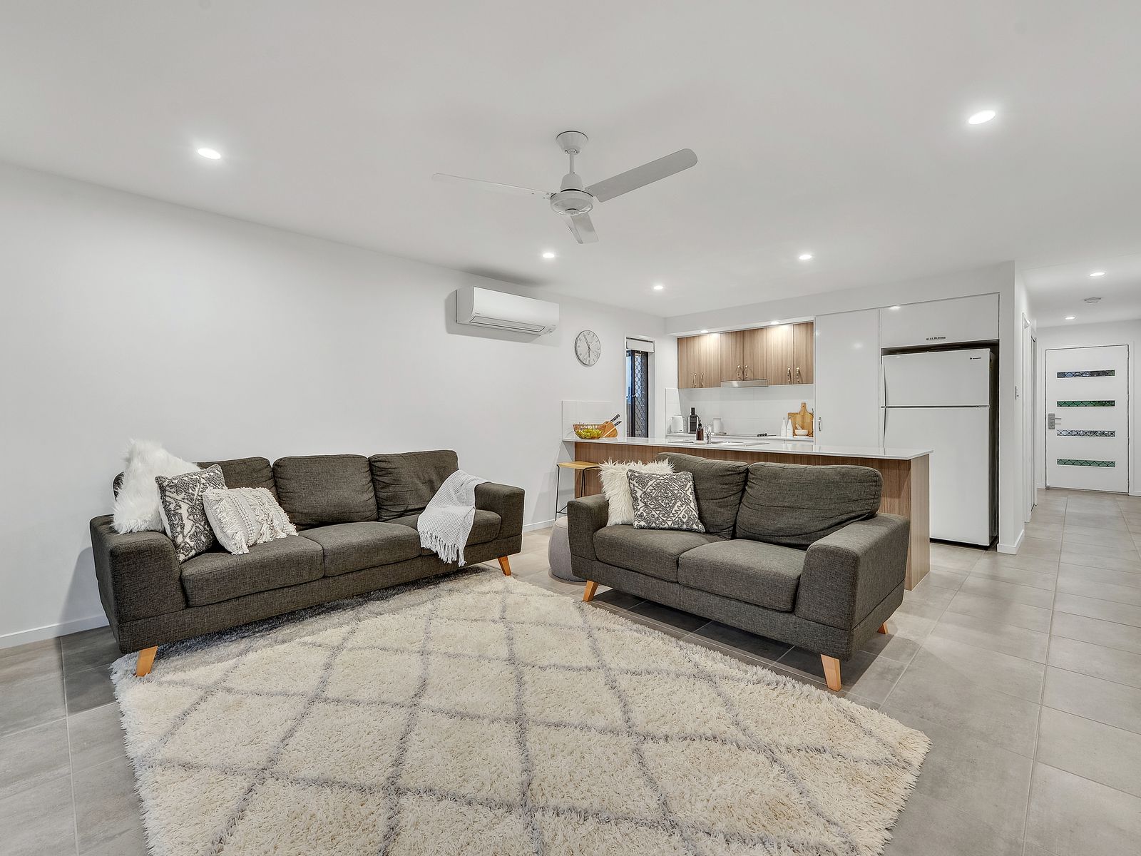 4 + 2 Bed Dual $1,046 m High Rental