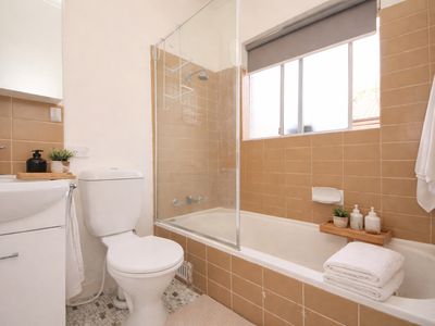 10 / 1 Waterside Crescent, Carramar