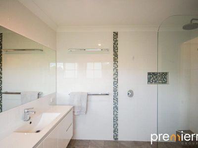 8 Dawson Court, Collingwood Park