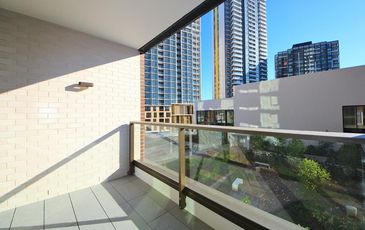 808 / 83 Harbour Street, Sydney
