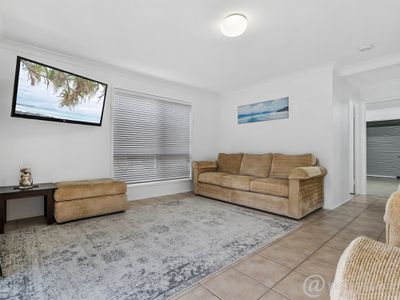 892 Scenic Highway, Kinka Beach