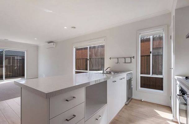 100 Bluebell Drive, Craigieburn