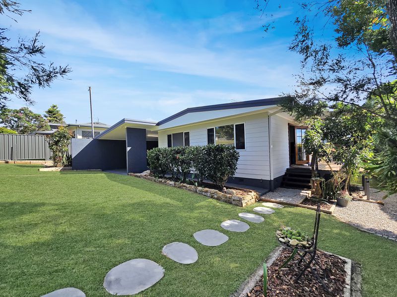 11 Phillips Avenue , Atherton