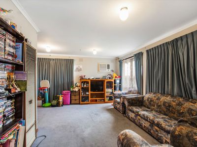 11 Charinga Drive, Werribee